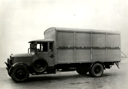 HUA-168323-Afbeelding van een vrachtauto van de Nederlandse Spoorwegen - Van Gend & Loos