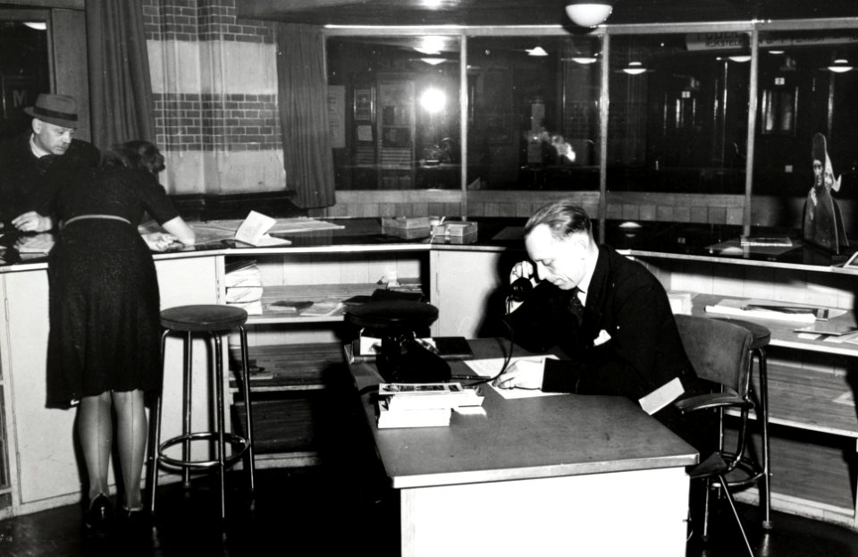HUA-169284-Interieur van het NS station Amsterdam CS te Amsterdam inlichtingenbureau