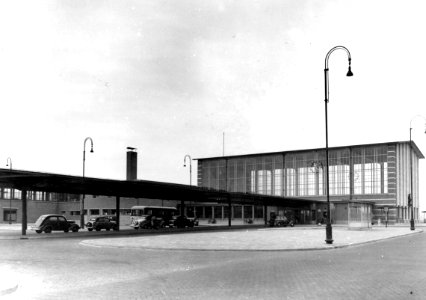 HUA-166665-Gezicht op het N.S.-station Amsterdam Amstel te Amsterdam