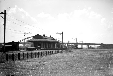 HUA-166672-Gezicht op het N.S.-station Loenen-Vreeland te Loenersloot