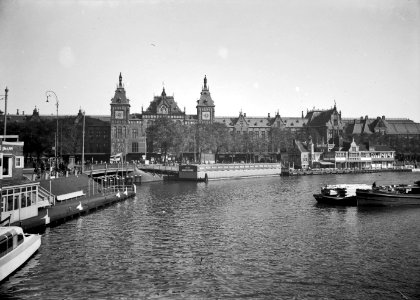 HUA-166792-Gezicht op het NS station Amsterdam CS te Amsterdam