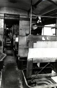 HUA-169898-Interieur van een rijtuig van de N.S. tijdens herstelwerkzaamheden (vermoedelijk als gevolg van oorlogsschade) in de centrale werkplaats van de N.S. te Utrecht (of Tilburg)