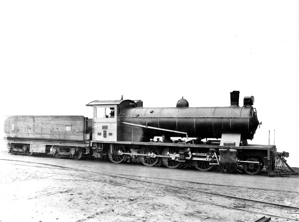 HUA-172048-Afbeelding van de fabrieksnieuwe stoomlocomotief Lung Hai nr 305 serie 305 307 voor de Chinese spoorwegen bij Werkspoor te Amsterdam
