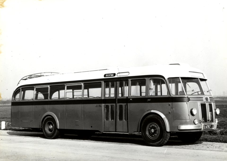 HUA-168117-Afbeelding van een Crossley autobus van de N.V. Autobusonderneming Salland te Deventer, gefotografeerd te Utrecht