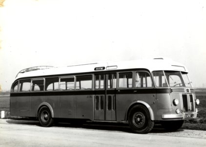HUA-168117-Afbeelding van een Crossley autobus van de N.V. Autobusonderneming Salland te Deventer, gefotografeerd te Utrecht photo