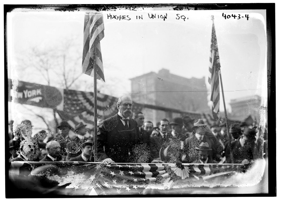Hughes in Union Sq. LCCN2014703116