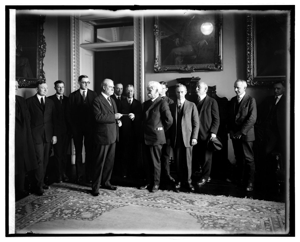 Hughes recives scissors from correspondents, 3-11-22 LCCN2016852477