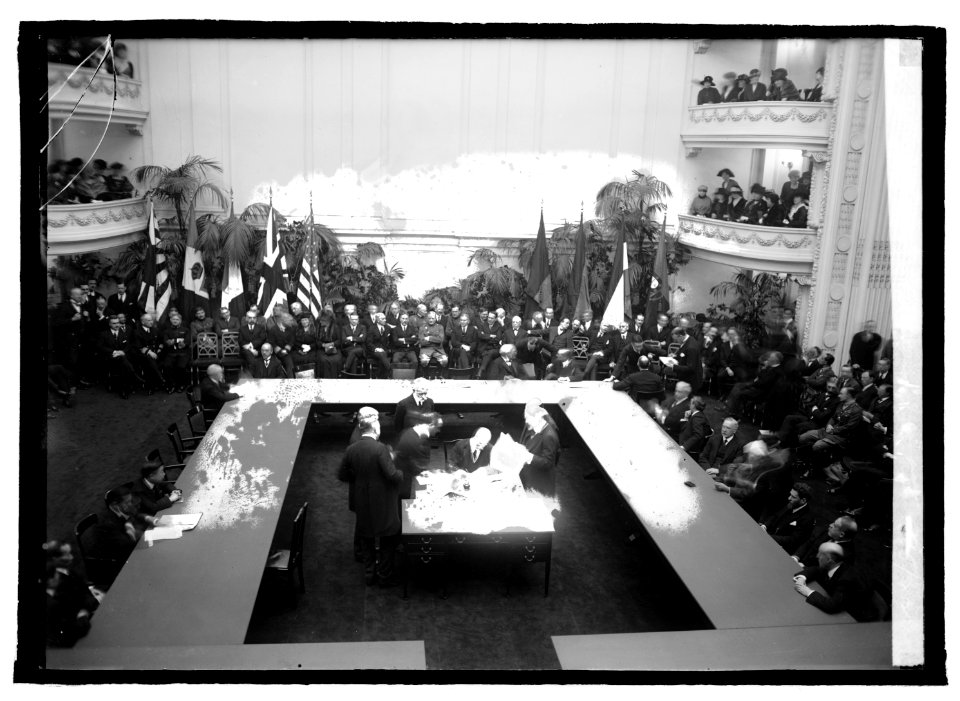 Hughes signing treaties, 2-5-22 LCCN2016846049