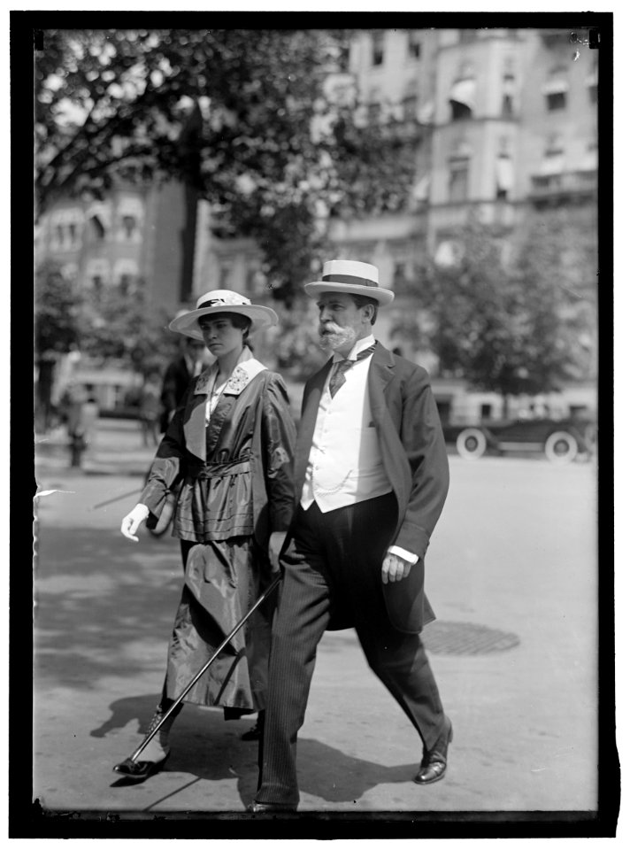 HUGHES, CHARLES EVANS. GOVERNOR OF NEW YORK, 1907-1910; ASSOCIATE JUSTICE OF SUPREME COURT, 1910-1916; CHIEF JUSTICE, 1930-. WITH DAUGHTER, KATHERINE LCCN2016865207