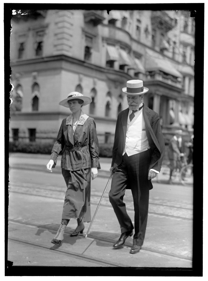 HUGHES, CHARLES EVANS. GOVERNOR OF NEW YORK, 1907-1910; ASSOCIATE JUSTICE OF SUPREME COURT, 1910-1916; CHIEF JUSTICE, 1930-. WITH DAUGHTER, KATHERINE LCCN2016867367