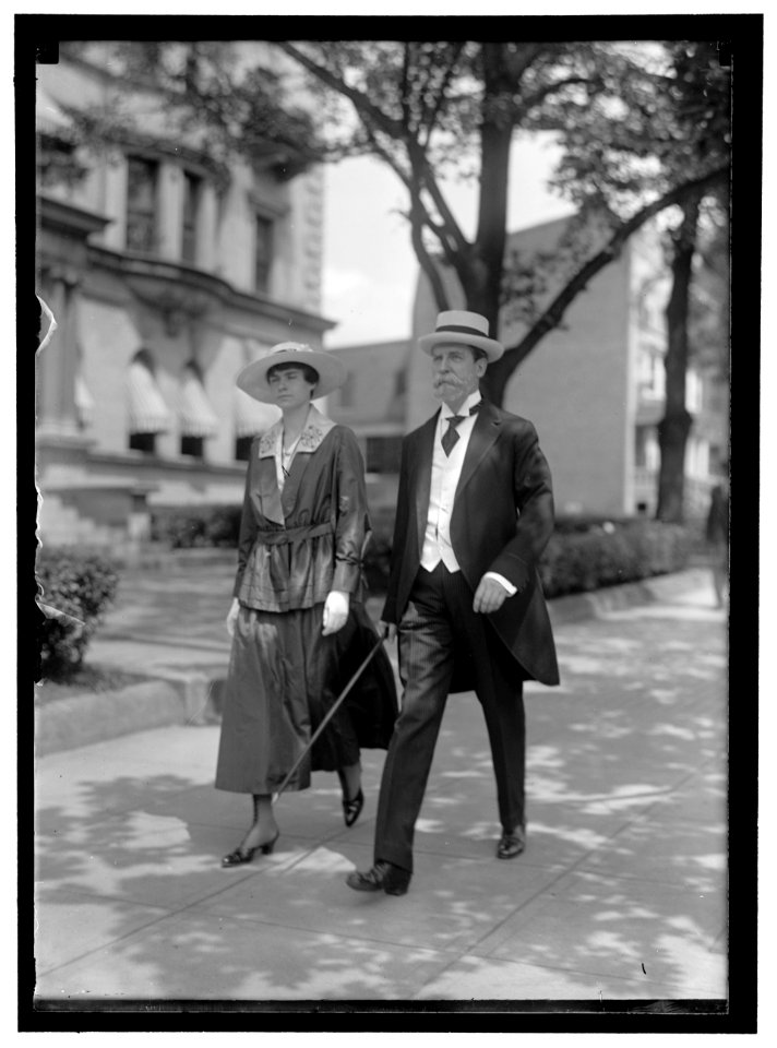 HUGHES, MISS KATHERINE. BECAME MRS. CHAUNCEY L. WADDELL. WITH FATHER, CHARLES EVANS HUGHES LCCN2016867366