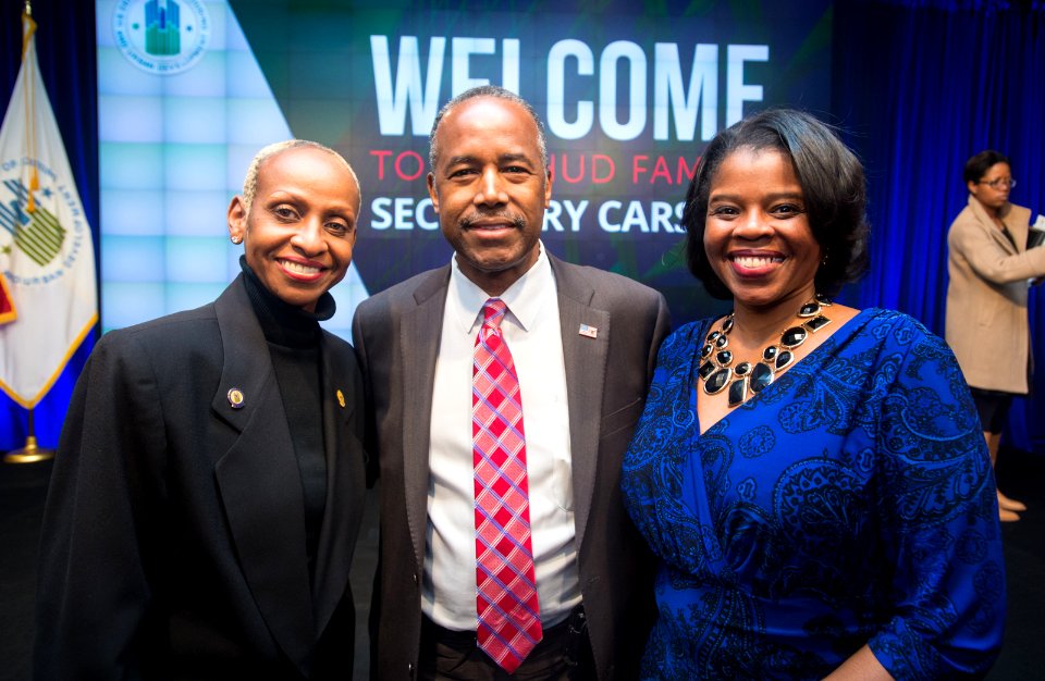 HUD Family Welcomes Secretary Carson (32451020054)