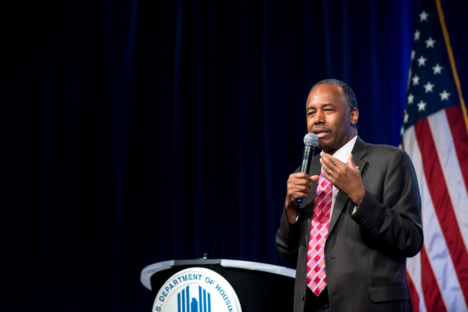 HUD Family Welcomes Secretary Carson (32910846620)