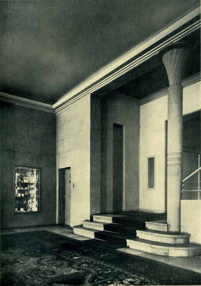 Hugo Schmölz (geb. 21. Januar 1879 in Sonthofen; gest. 27. April 1938 in Köln), Düsseldorf, Breidenbacher Hof, Aufzug und Aufgang zu den Hotelräumen