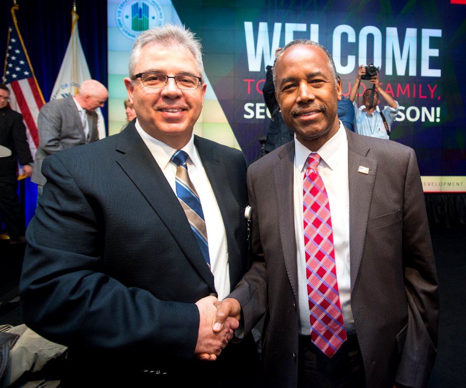 HUD Family Welcomes Secretary Carson (33138471952)