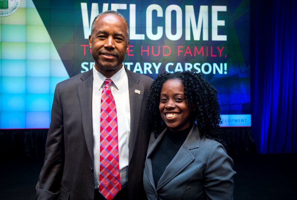 HUD Family Welcomes Secretary Carson (33138473202)