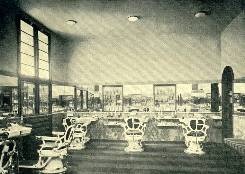 Hugo Schmölz (geb. 21. Januar 1879 in Sonthofen; gest. 27. April 1938 in Köln), Düsseldorf, Breidenbacher Hof, der Herrensalon