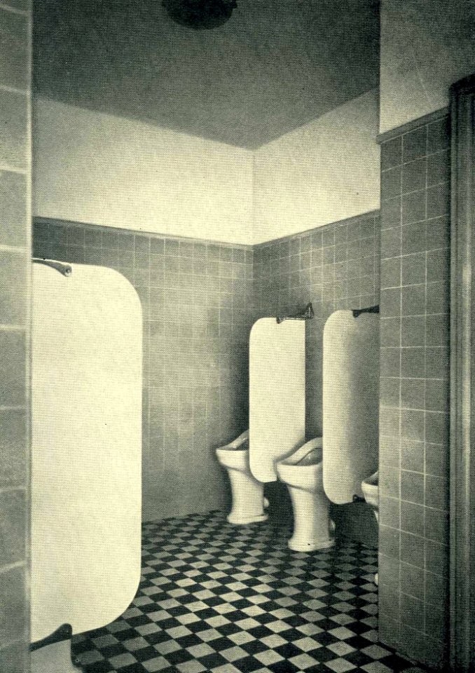 Hugo Schmölz (geb. 21. Januar 1879 in Sonthofen; gest. 27. April 1938 in Köln), Düsseldorf, Breidenbacher Hof, ein Blick in die Toilettenanlage