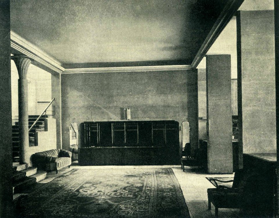 Hugo Schmölz (geb. 21. Januar 1879 in Sonthofen; gest. 27. April 1938 in Köln), Düsseldorf, Breidenbacher Hof, die Garderobe