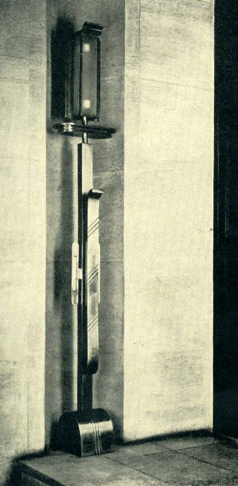 Hugo Schmölz (geb. 21. Januar 1879 in Sonthofen; gest. 27. April 1938 in Köln), Düsseldorf, Breidenbacher Hof, ein Beleuchtungskörper am Aufgang zur großen Halle