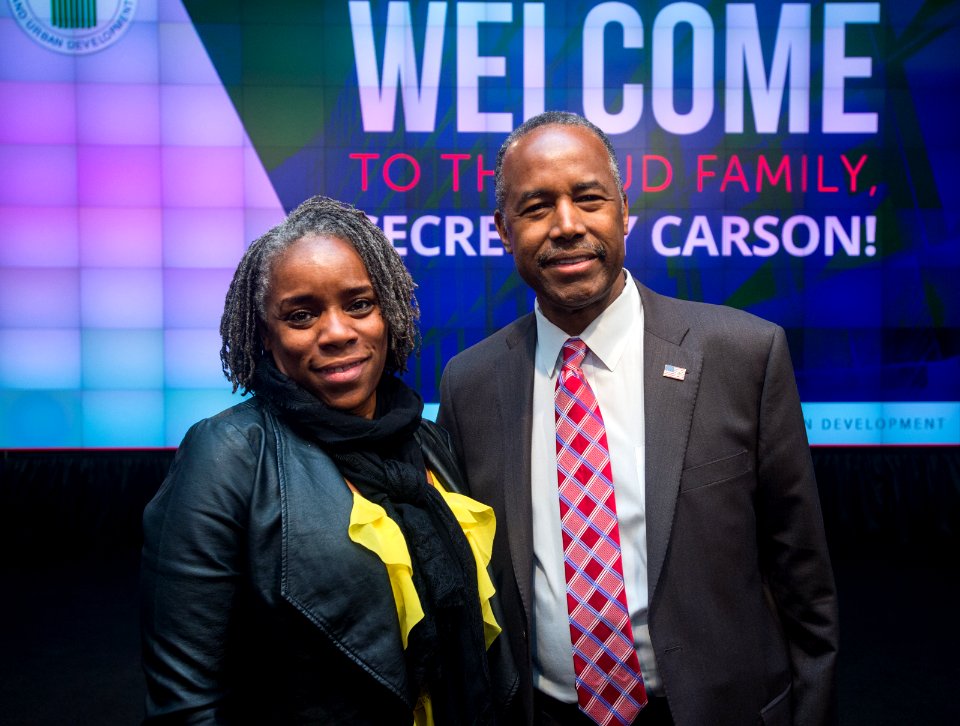HUD Family Welcomes Secretary Carson (33138484112)