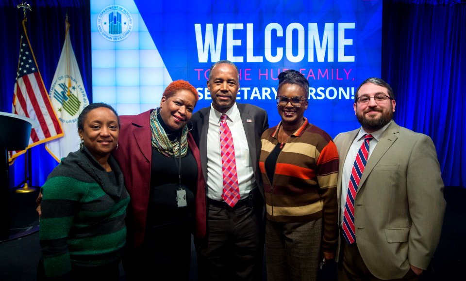 HUD Family Welcomes Secretary Carson (33138485342)