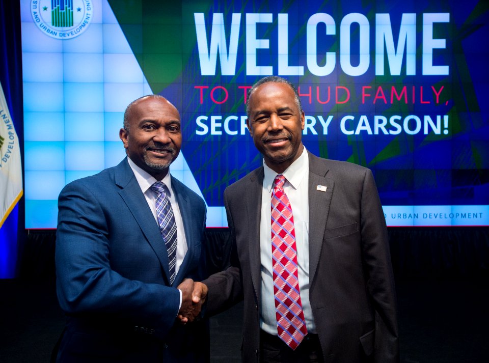 HUD Family Welcomes Secretary Carson (33138486002)