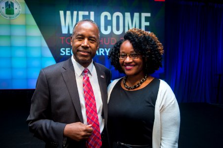 HUD Family Welcomes Secretary Carson (33293807615)