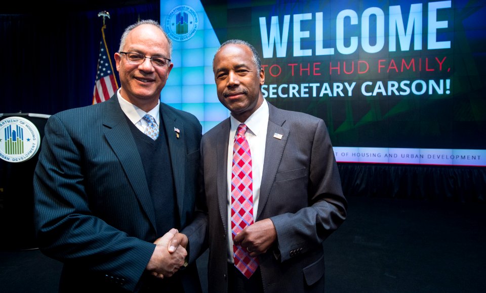 HUD Family Welcomes Secretary Carson (33293808055)