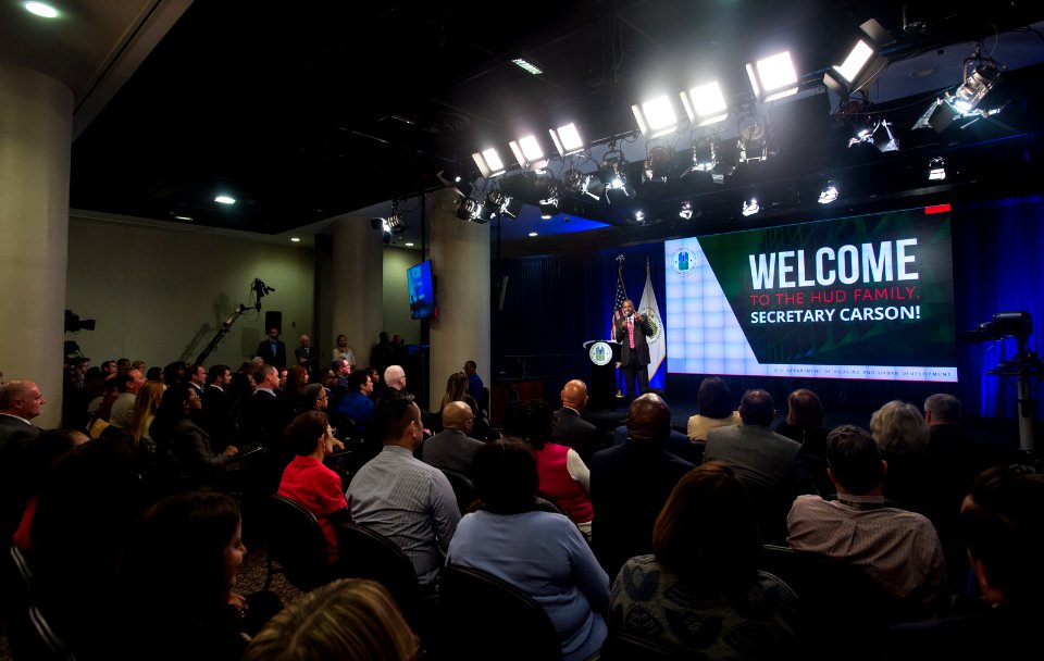 HUD Family Welcomes Secretary Carson (33293811535)
