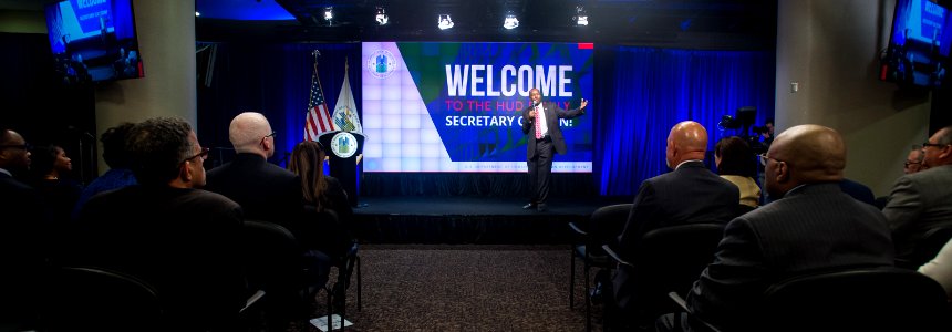 HUD Family Welcomes Secretary Carson (32479249533)