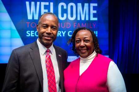 HUD Family Welcomes Secretary Carson (32910847000)
