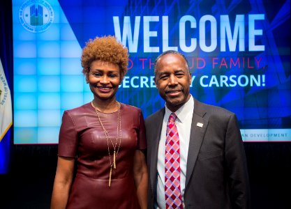 HUD Family Welcomes Secretary Carson (32910847480)