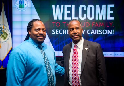HUD Family Welcomes Secretary Carson (32910847930)