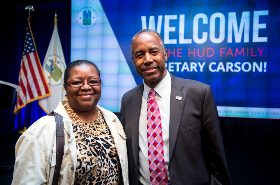 HUD Family Welcomes Secretary Carson (33138472502)