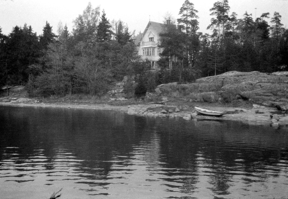 Humallahti (nykyinen Sibeliuksen puisto), Gustaf Paulkigin huvila Hummelvik - N42046 - hkm.HKMS000005-km0000mezh