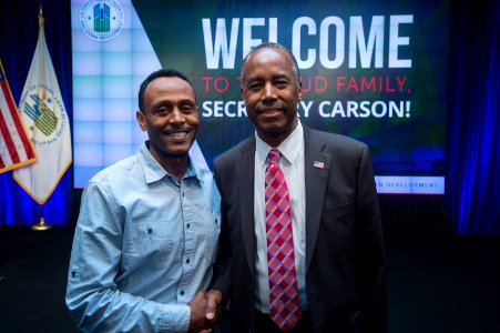 HUD Family Welcomes Secretary Carson (33138474682)