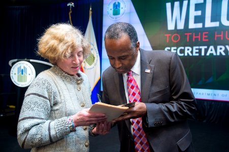HUD Family Welcomes Secretary Carson (33138484982)