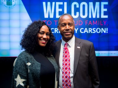 HUD Family Welcomes Secretary Carson (33138485582)