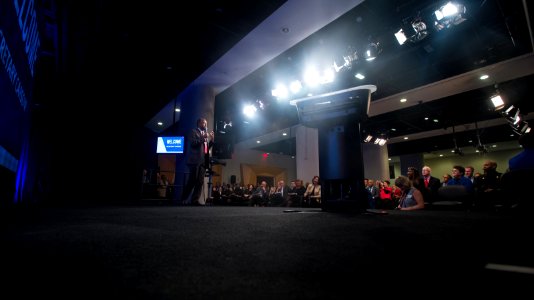 HUD Family Welcomes Secretary Carson (33253105056)