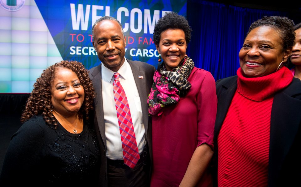HUD Family Welcomes Secretary Carson (33293807275)