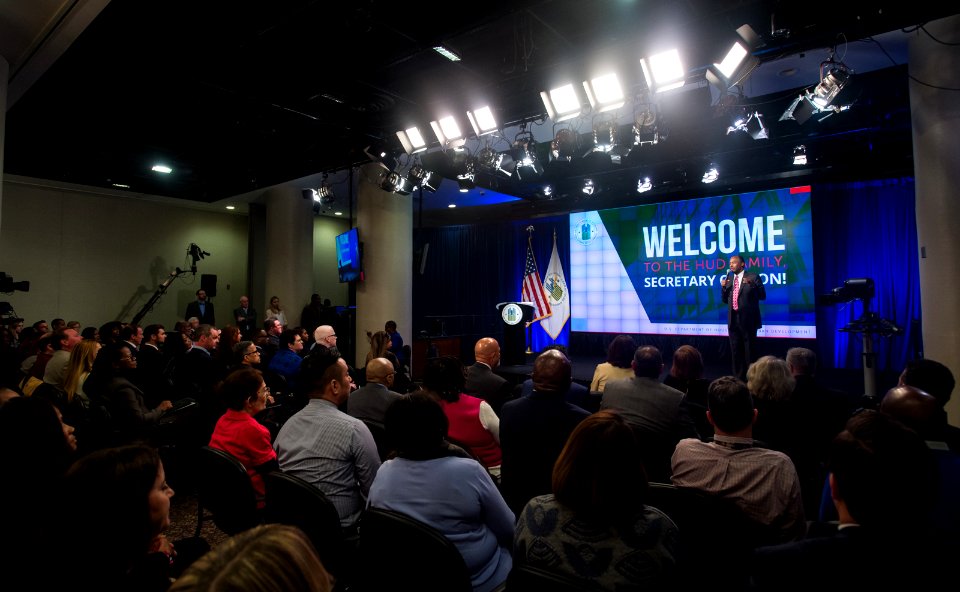 HUD Family Welcomes Secretary Carson (33293811685)