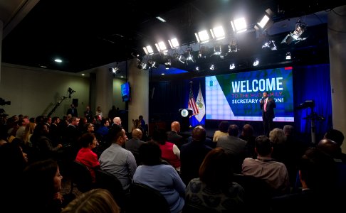 HUD Family Welcomes Secretary Carson (33293811685)