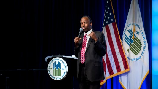 HUD Family Welcomes Secretary Carson (33293812475)