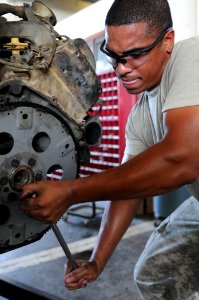Humvee Engine Work DVIDS290213
