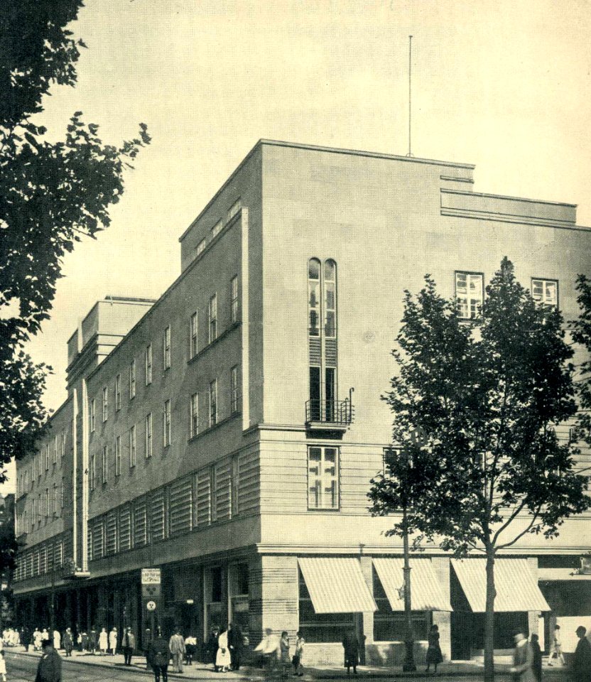 Hugo Schmölz (geb. 21. Januar 1879 in Sonthofen; gest. 27. April 1938 in Köln), Düsseldorf, Breidenbacher Hof, der Blick in die Walther-Rathenau-Straße (ehemalige Bazarstraße, heutige Theodor-Kröner-Straße) um 1928