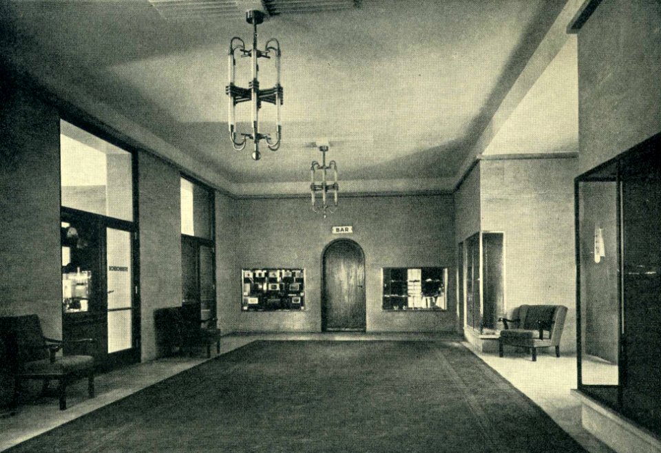 Hugo Schmölz (geb. 21. Januar 1879 in Sonthofen; gest. 27. April 1938 in Köln), Düsseldorf, Breidenbacher Hof, die Durchgangshalle mit Blick zur Bar