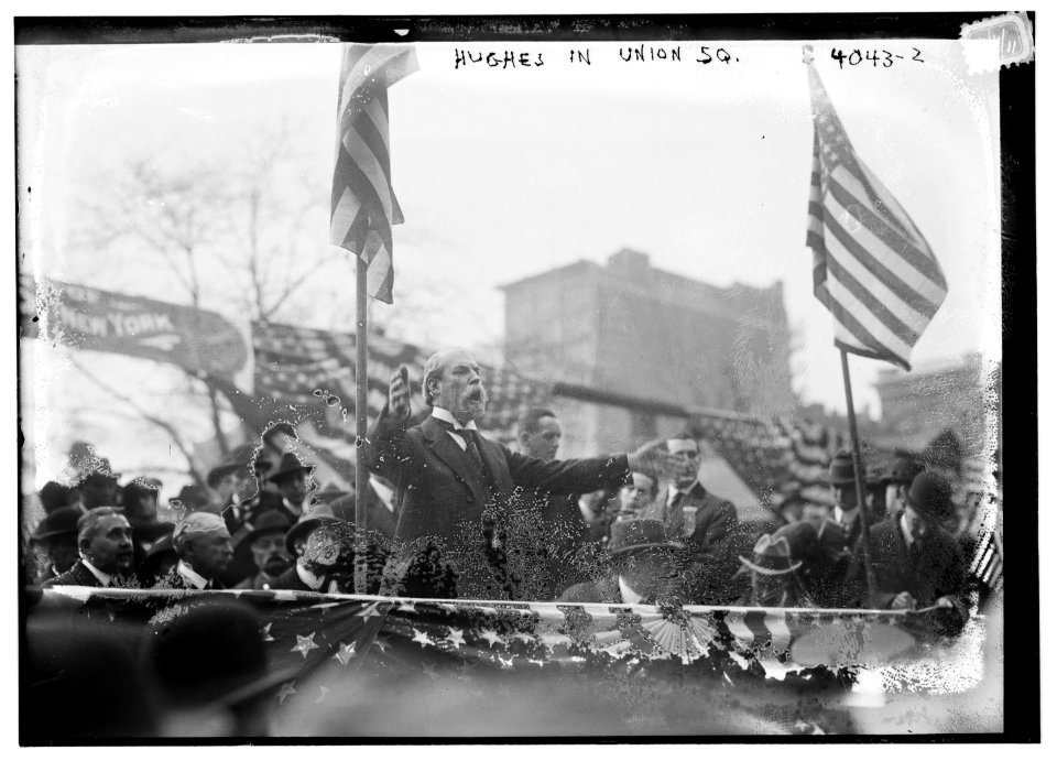 Hughes in Union Sq. LCCN2014703114