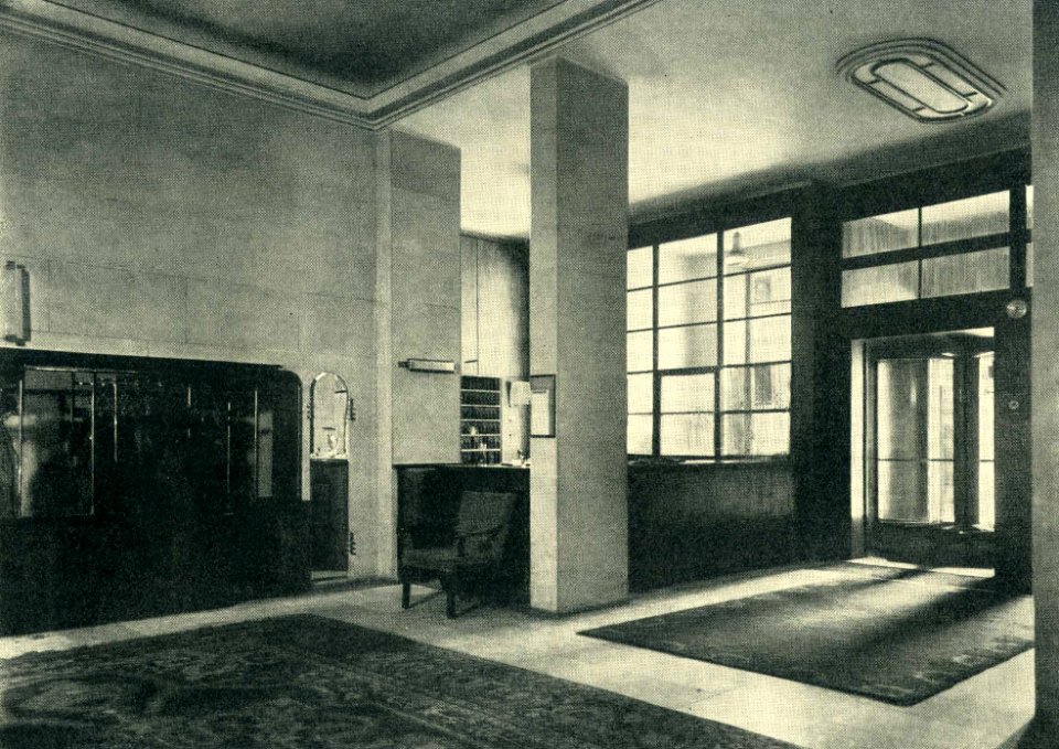 Hugo Schmölz (geb. 21. Januar 1879 in Sonthofen; gest. 27. April 1938 in Köln), Düsseldorf, Breidenbacher Hof, Garderobe und Raum des Portiers