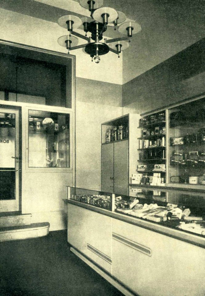 Hugo Schmölz (geb. 21. Januar 1879 in Sonthofen; gest. 27. April 1938 in Köln), Düsseldorf, Breidenbacher Hof, im Konfitürenladen